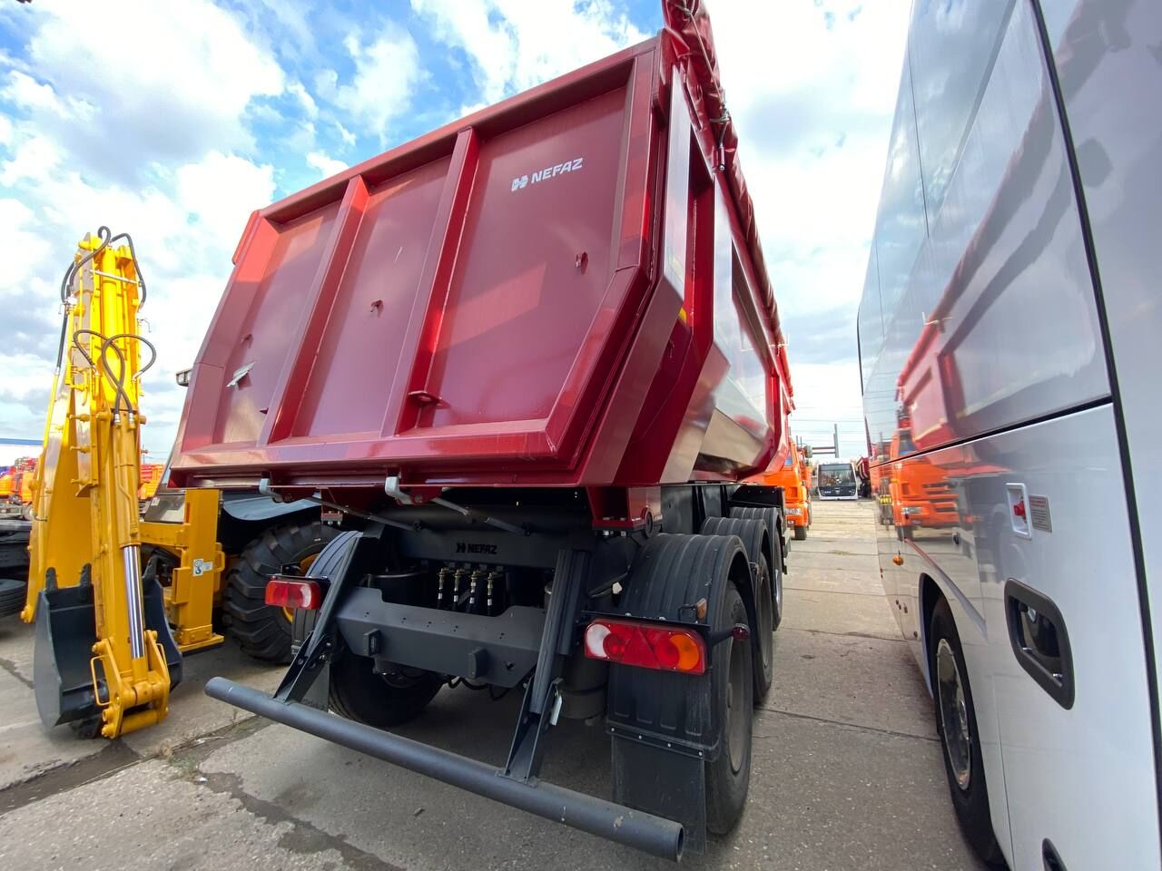 Прицеп самосвальный Нефаз 8560